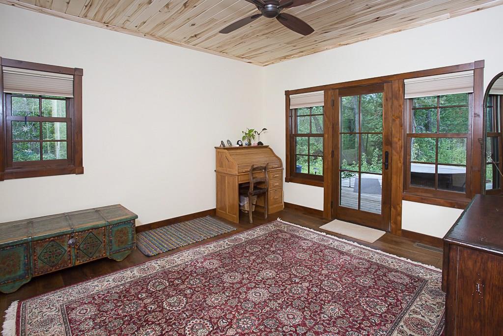8 Rock Creek Circle