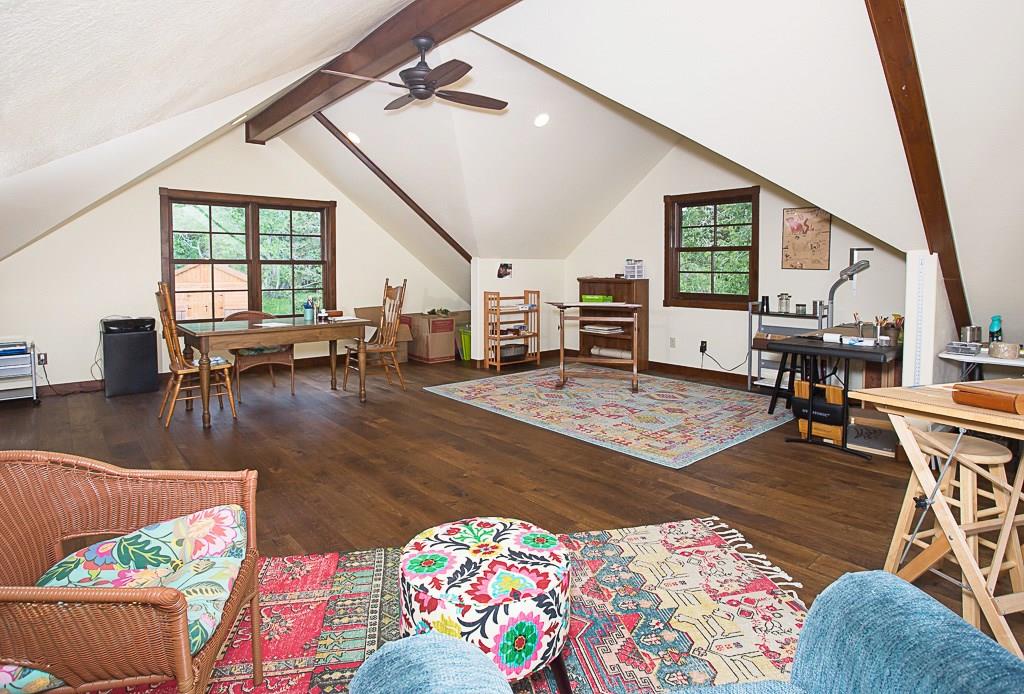 8 Rock Creek Circle