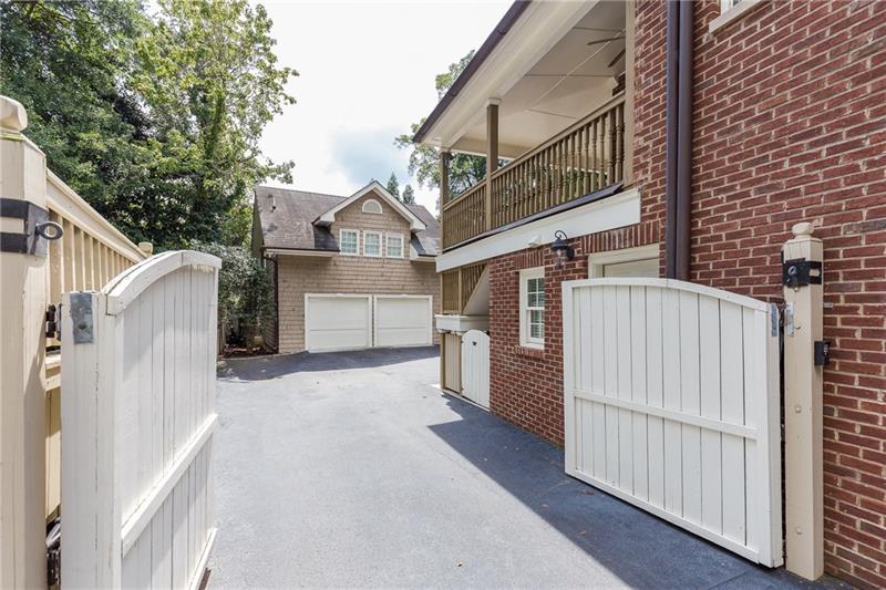 97 Huntington Road NE