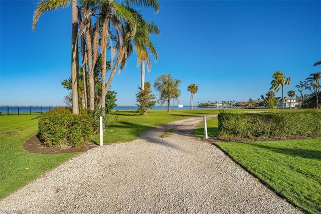 900 Robalo Dr