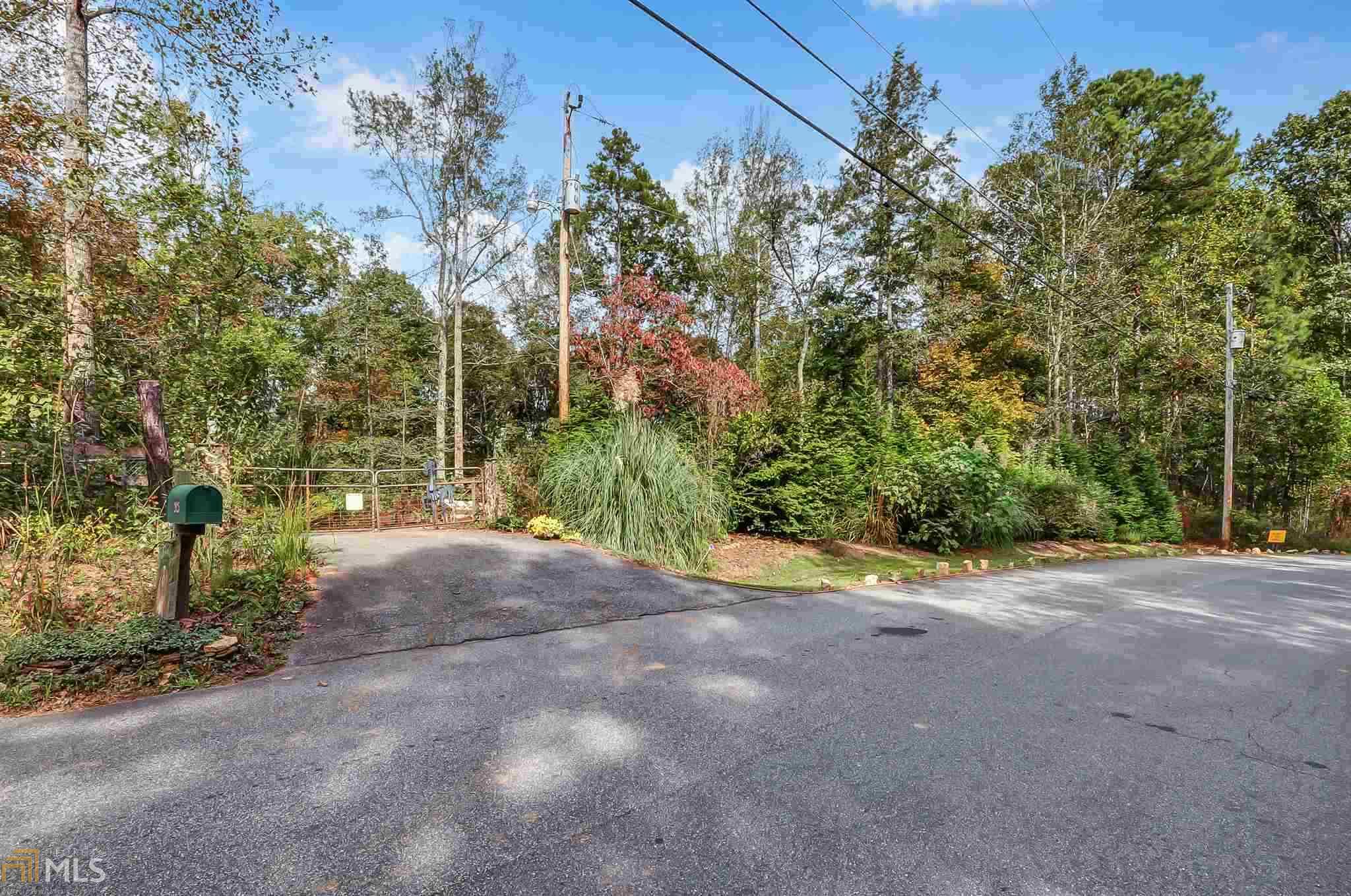 2025 Vicki Ln