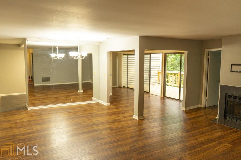 Dunwoody Springs Dr NE
