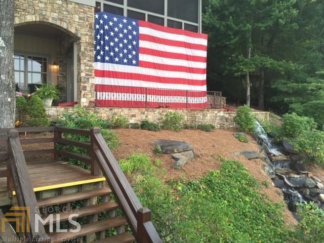 17 Lands End Ln