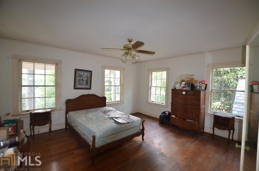 1 Emma Ln NE