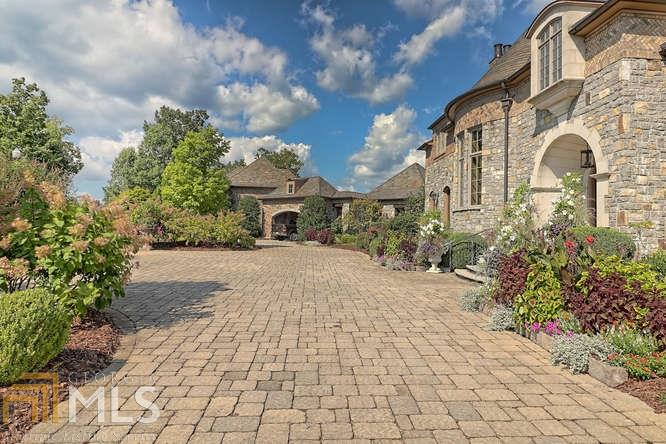 712 Waterfall Dr