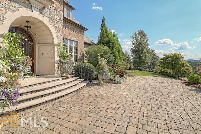 712 Waterfall Dr