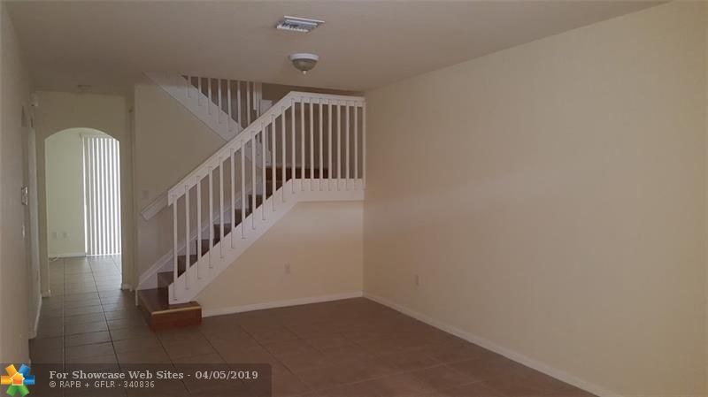 2853 SW 85th Ave