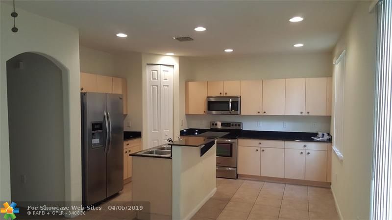 2853 SW 85th Ave