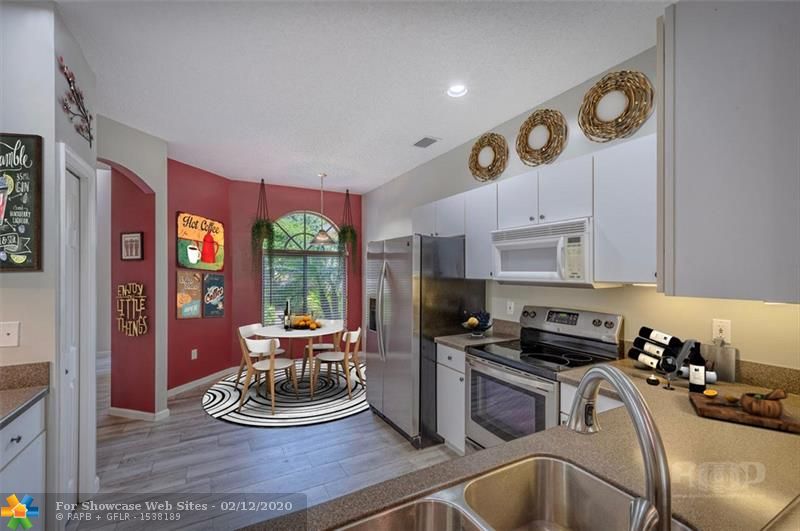 676 W Palm Aire Dr