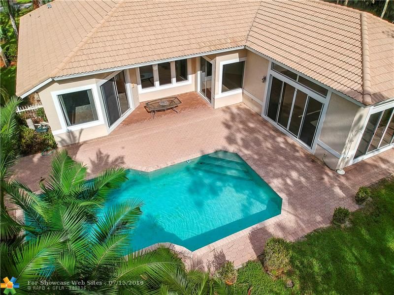 5887 NW 71st Ter