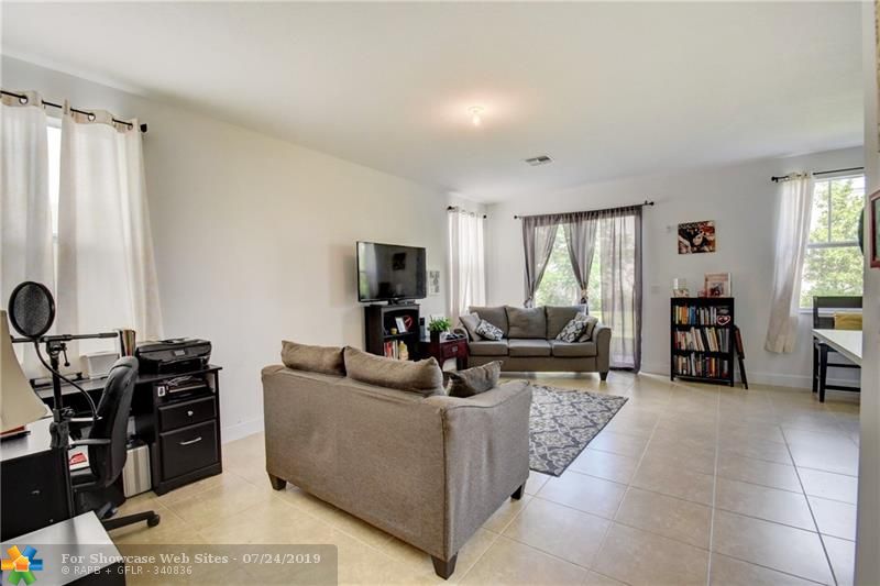 4523 NW 48th Ter