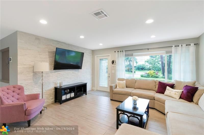 1071 NE 28th Terrace