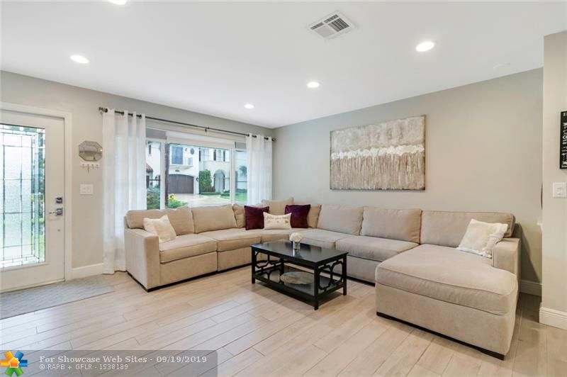 1071 NE 28th Terrace