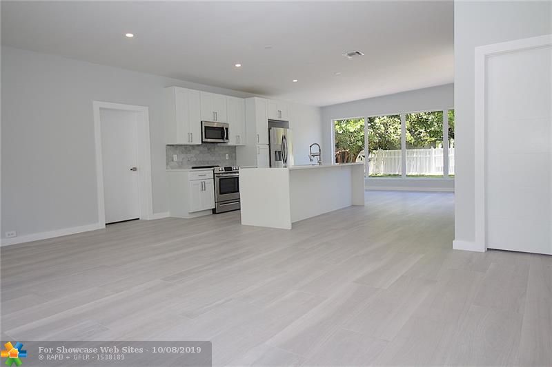 1108 NE 10th Ave