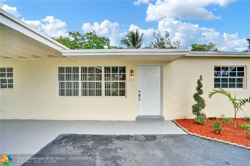 211 NE 25th Ct