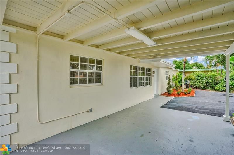 211 NE 25th Ct