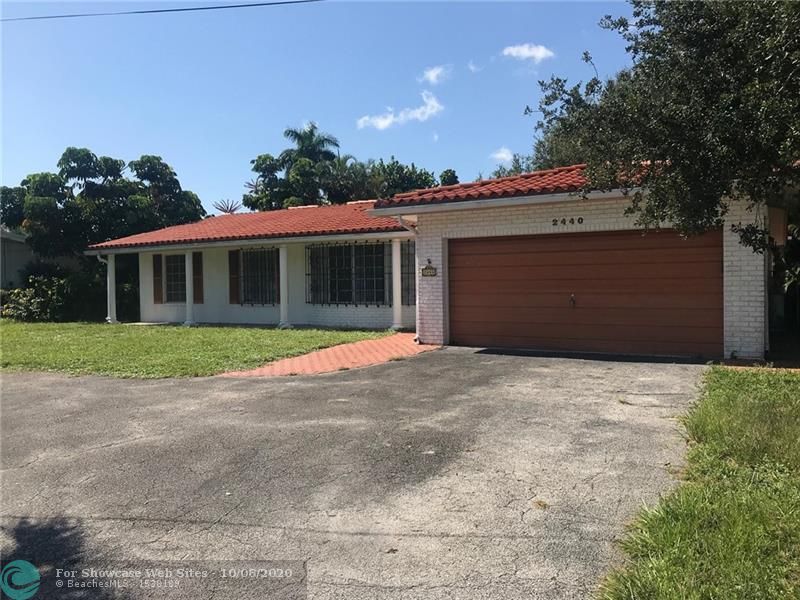 2440 NE 25th Pl