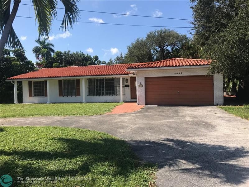 2440 NE 25th Pl