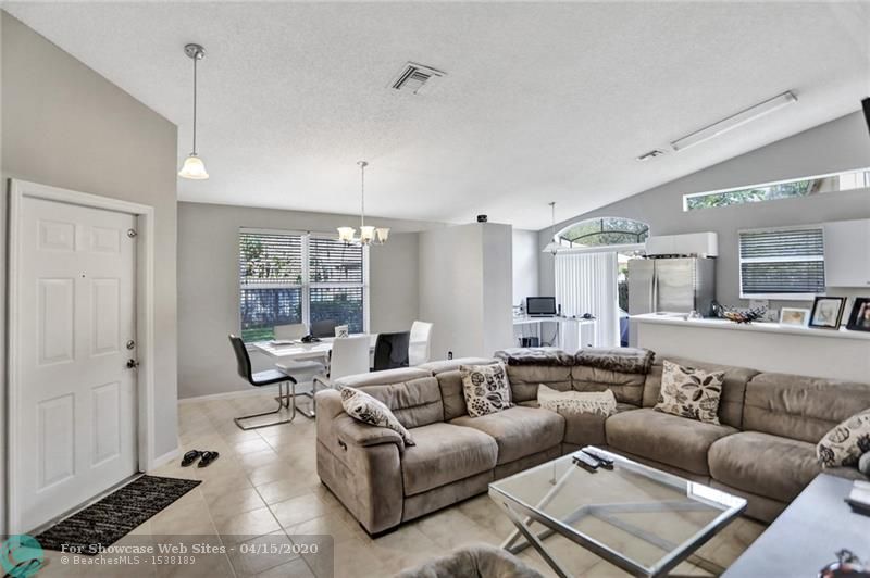 6167 NW 40th St