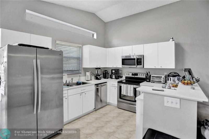 6167 NW 40th St