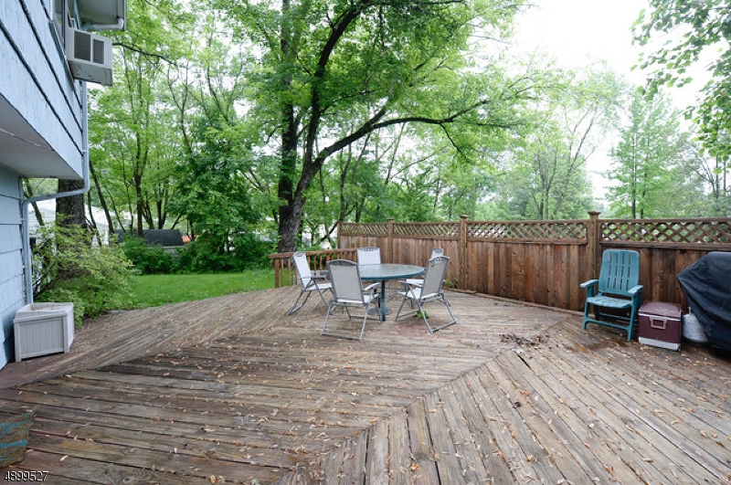 9 Lord Stirling Dr