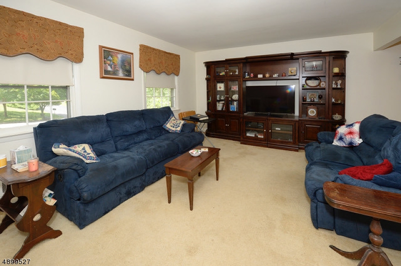 9 Lord Stirling Dr