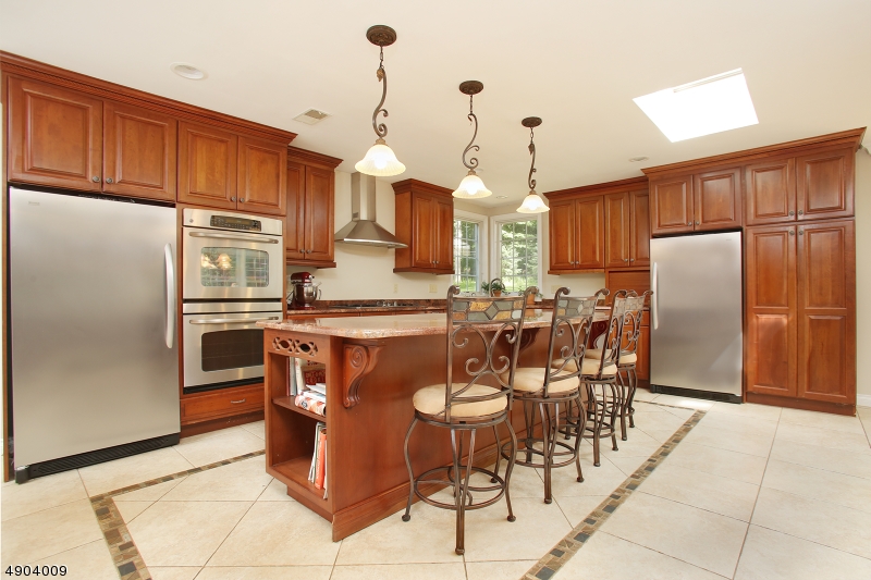 7 Granada Dr