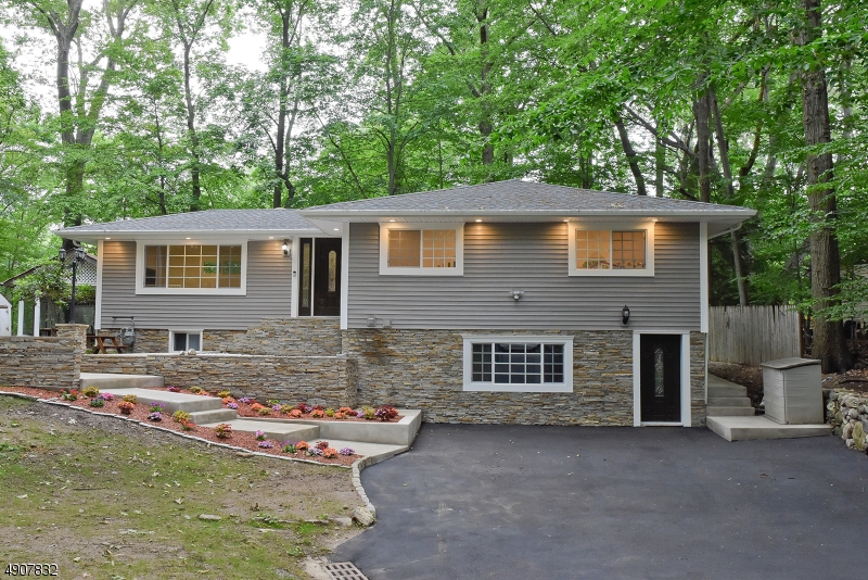 22 Tarn Dr
