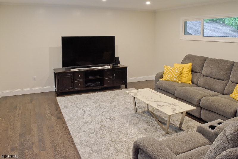22 Tarn Dr