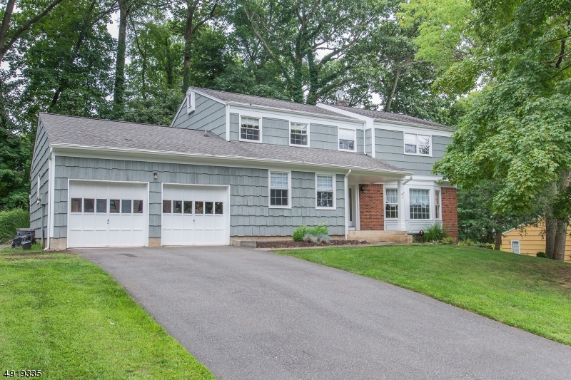 8 Wood Glen Way