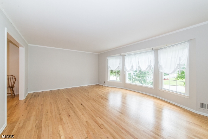 8 Wood Glen Way