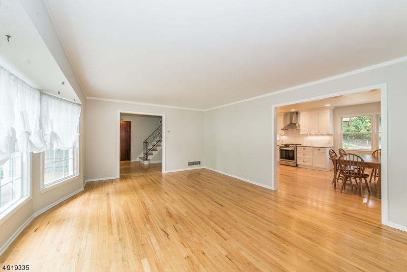 8 Wood Glen Way