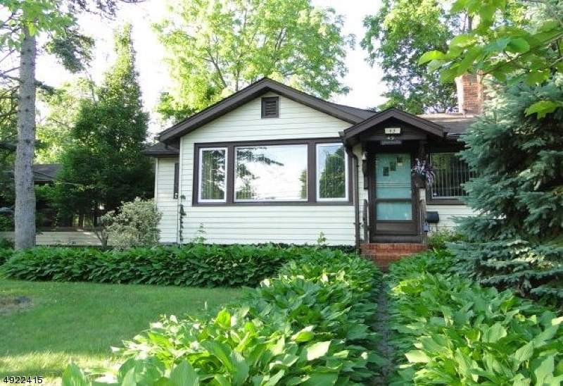 43 Iroquois Ave