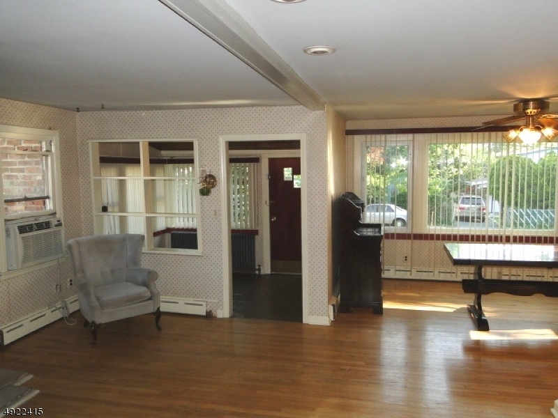 43 Iroquois Ave