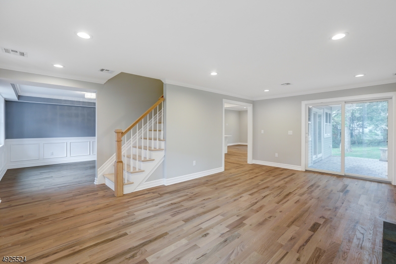 24 W Lawn Rd