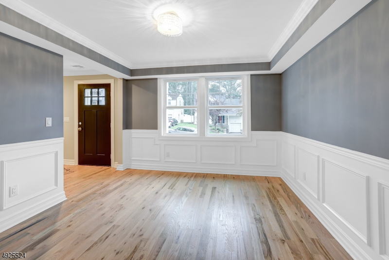 24 W Lawn Rd