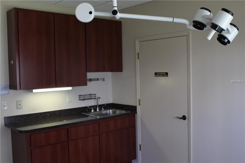 1505 Tamiami Trail S