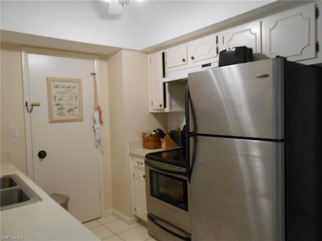 240 Seaview Ct
