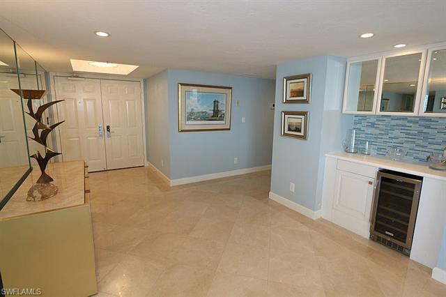 8111 Bay Colony Dr