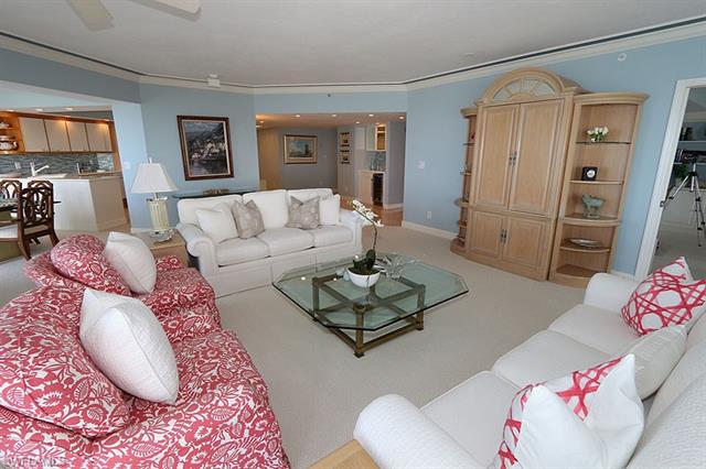 8111 Bay Colony Dr