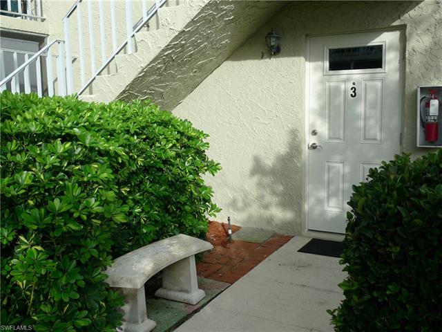 216 Palm Dr