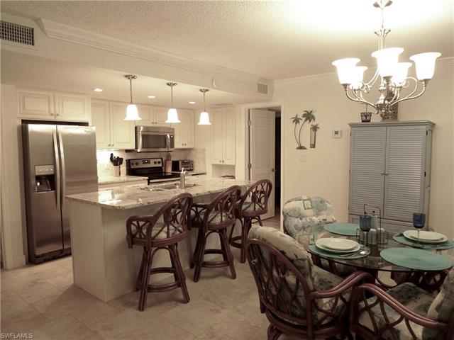 216 Palm Dr