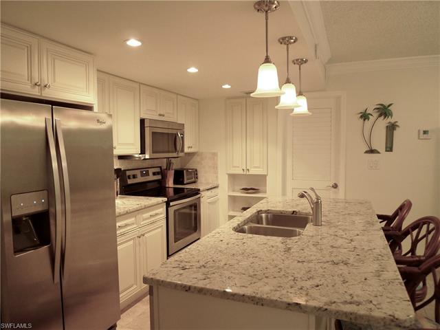 216 Palm Dr