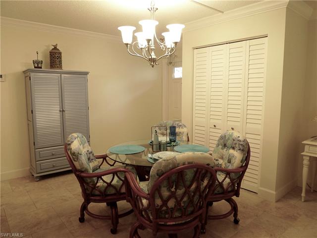 216 Palm Dr